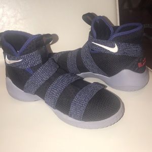 LeBron Soldier 11 Basketball shoes